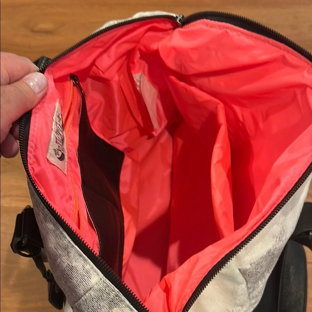 Two-Tone Black and Marble Pistil  Tote Bag - Picture 5 of 8